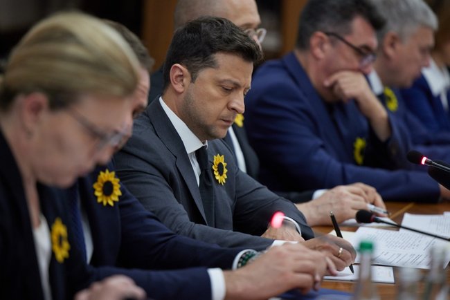Зеленский встретился с семьями погибших защитников Украины 04