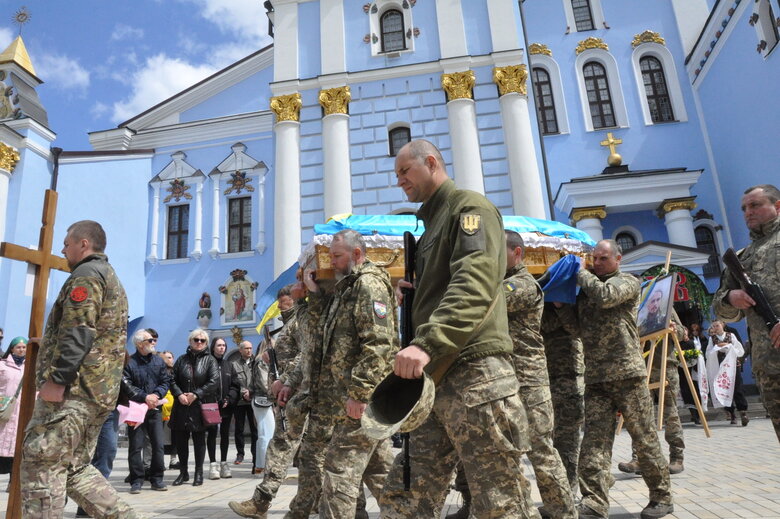 С 21-летним воином Данилом Денисевичем, позывной Дозор, попрощались в Киеве 11