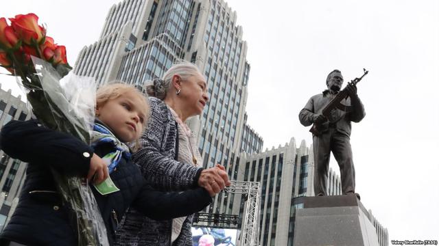 На памятнику Калашникову в Москві виявили креслення німецької штурмової гвинтівки 02