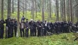 У Латвії на кордоні з Білоруссю знайшли ще один підземний тунель: затримано 28 мігрантів. ФОТО