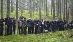 У Латвії на кордоні з Білоруссю знайшли ще один підземний тунель: затримано 28 мігрантів. ФОТО