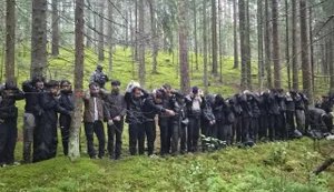 У Латвії на кордоні з Білоруссю знайшли ще один підземний тунель: затримано 28 мігрантів. ФОТО