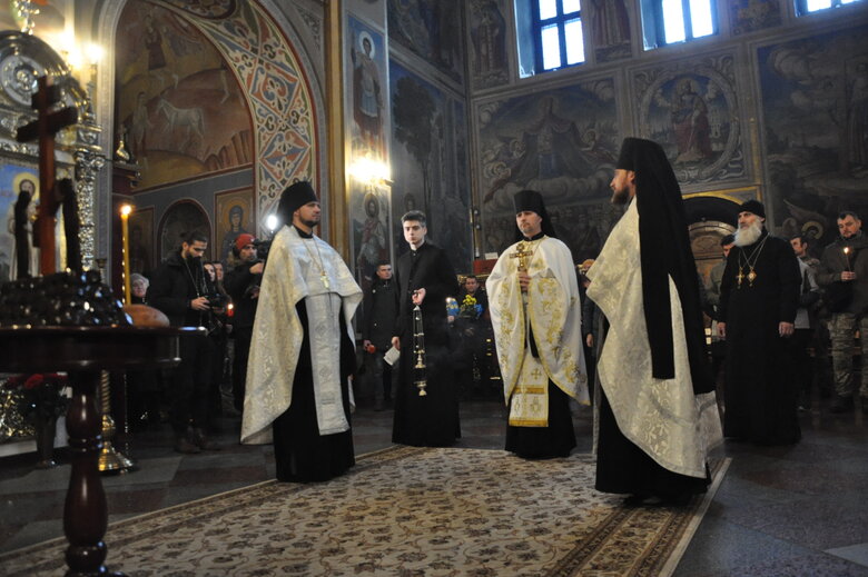 Пам’ятаємо!: у Києві вшанували подвиг Героїв Небесної Сотні 02