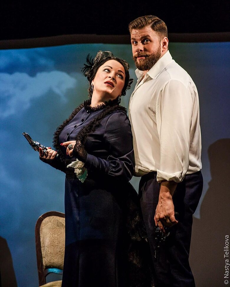 Дружина актора-добровольця Вікторія Білан-Ращук: Якось комбат обійняв мене і каже: Те, що твій Володя робив, коли ми виходили з вогневого оточення, я бачив тільки в найстрашніших бойовиках 02 Дружина актора-добровольця Вікторія Білан-Ращук: Якось комбат обійняв мене і каже: Те, що твій Володя робив, коли ми виходили з вогневого оточення, я бачив тільки в найстрашніших бойовиках 02