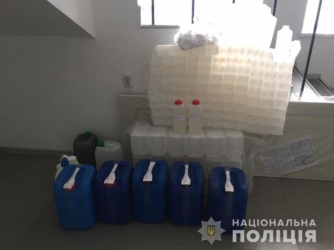 Кіберполіціїя Харківщини виявила кустарне виробництво антисептика: ділки встигли продати 2 тис. літрів 01