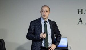 Сын врача винницкой МСЭК Власюка, у которого нашли 13 квартир и три Tesla, работает советником Зеленского, - журналист Николов