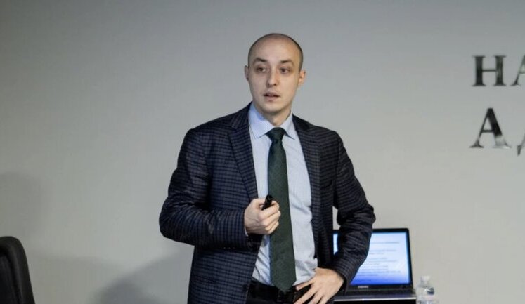 Сын врача винницкой МСЭК Власюка, у которого нашли 13 квартир и три Tesla, работает советником Зеленского, - журналист Николов