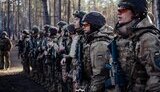 Наибольшим спросом в программе "Контракт 18-24" пользуются специальности разведчика и стрелка