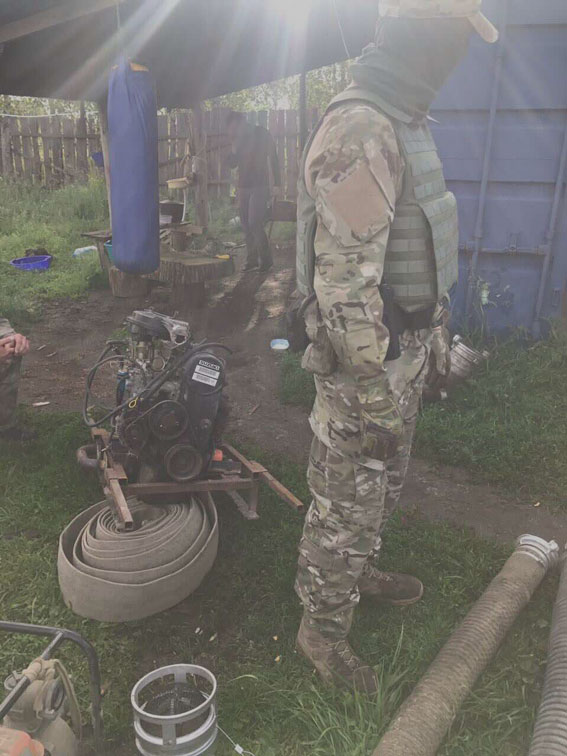 У Рівненській області поліція викрила угруповання, члени якого займалися незаконним видобутком бурштину 13