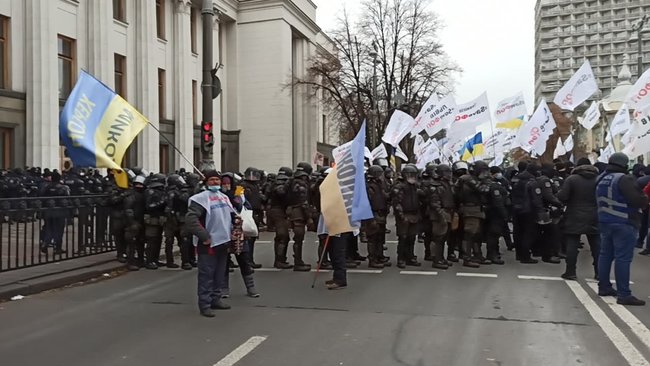 Знищуйте вірус, а не підприємців: під Радою протестують проти карантину і фіскалізації ФОПів 05