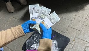 СБУ викрила шахрайку, яка обіцяла
