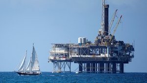 Цены на нефть упали до минимума за 17 лет
