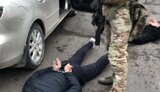 Затримано ватажків злочинного угруповання, що тримали в страху і вимагали гроші у жителів Миколаєва. Задокументовано факт "вибивання" $37 тис., - СБУ. ФОТО