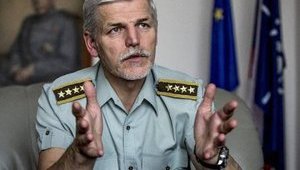 Россия должна прекратить решать дела силой, - глава военного комитета НАТО Павел