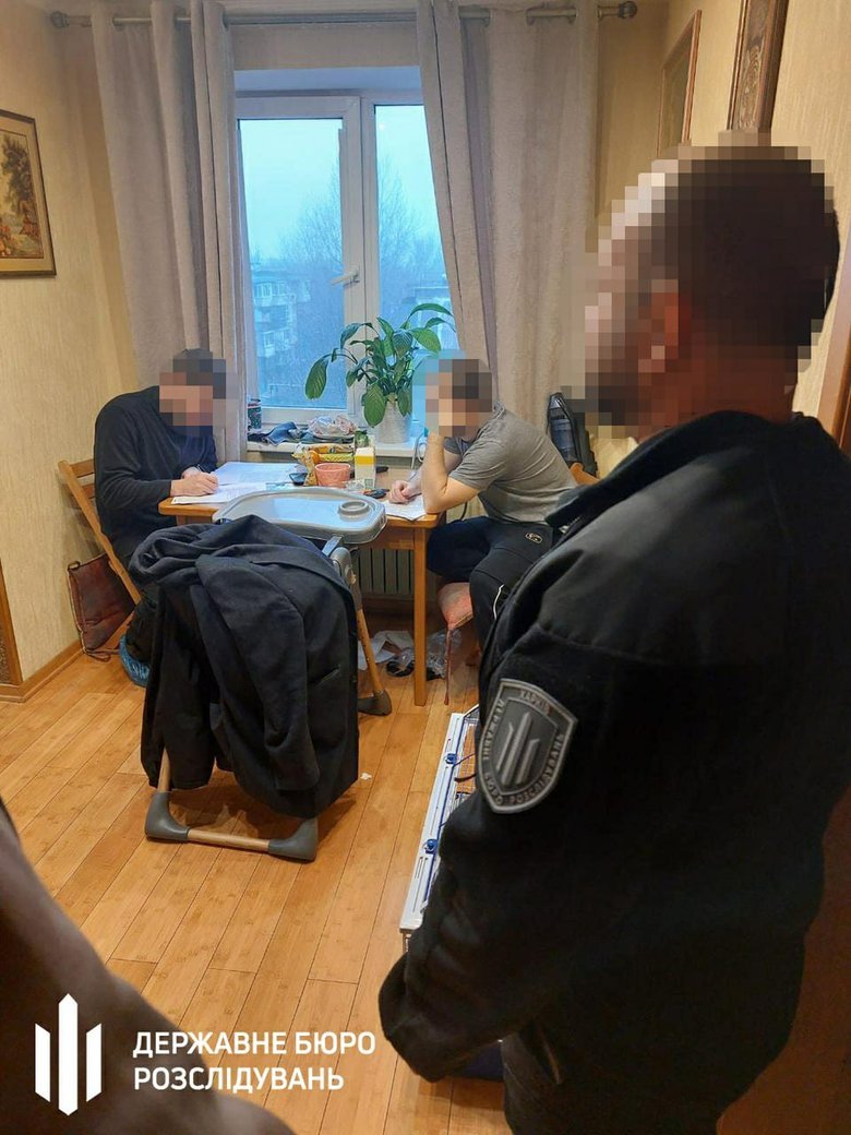 Правоохоронець допомагав ухилянтам виїхати