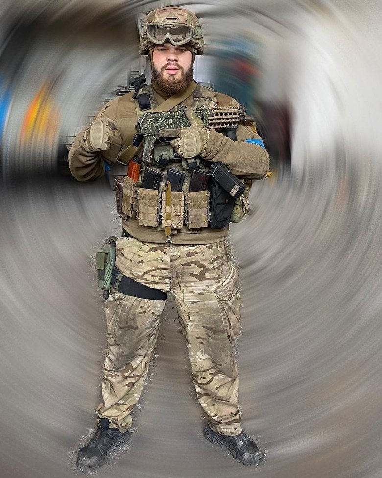 Як Саша могла виїхати з Маріуполя, якщо вона - операційна сестра військового шпиталя? Ось і надає допомогу дотепер в бункері заводу Азовсталь 03