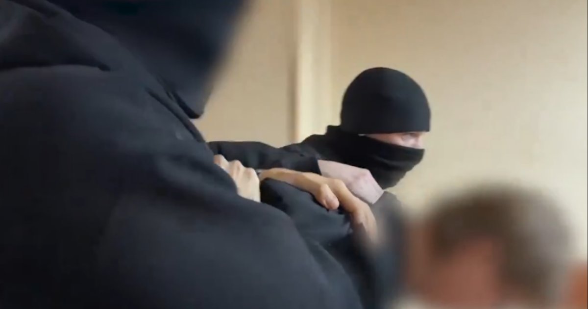 У Росії трьох підлітків відправили до СІЗО за стеження за росгвардійцями, які воювали проти України, - росЗМІ. ВІДЕО