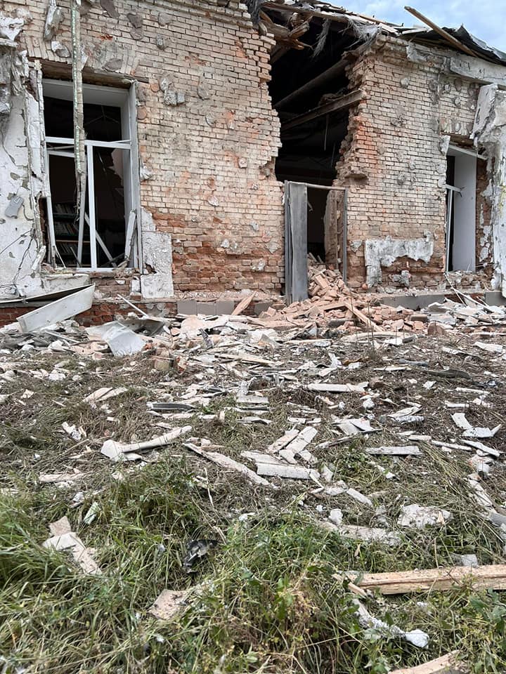 Последствия обстрела российскими вертолетами Краснопольской громады в Сумской области 10