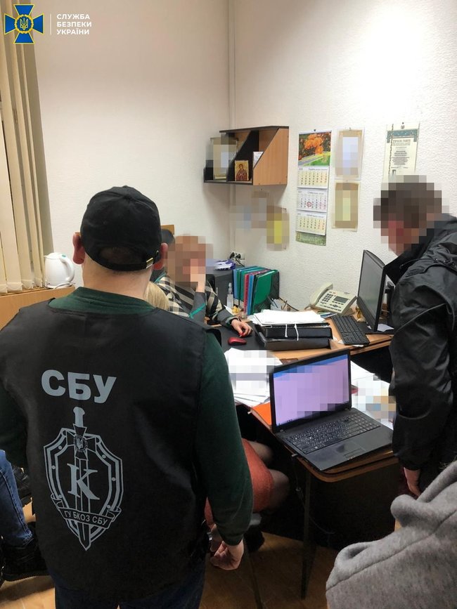 Руководитель управления Государственной налоговой службы на Полтавщине задержан при получении взятки, - СБУ 02