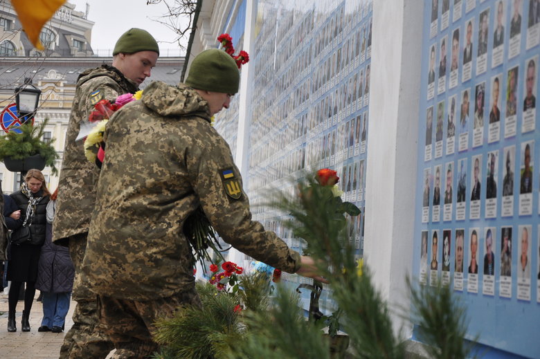 С легендарным волонтером Сергеем Максимцом простились в Киеве 50