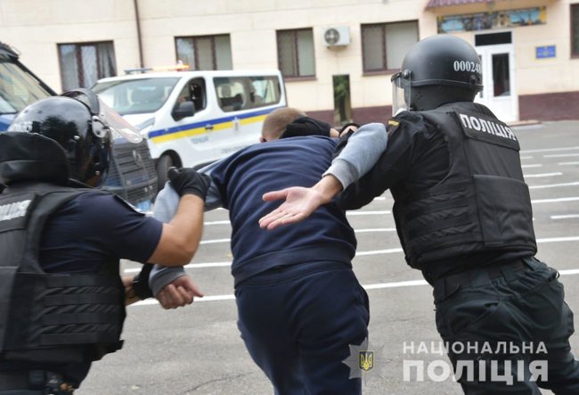 Поліцейські і нацгвардійці Одещини вчилися затримувати протестувальників під крики Банду геть! 03