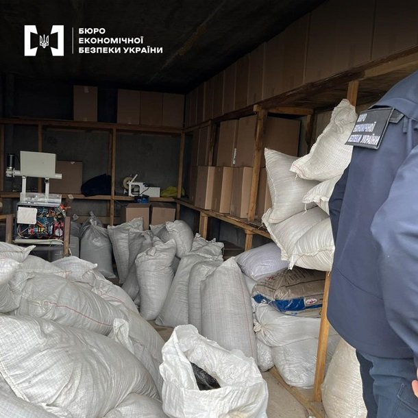 На Одещині викрито цех з нелегального виготовлення сигарет