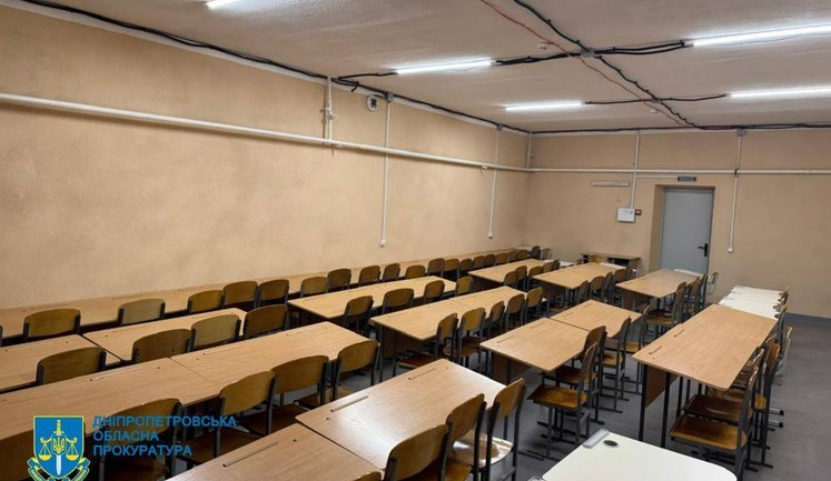 Директорка навчального закладу на Київщині розтратила понад 5 млн грн під час закупівлі модульного укриття, - поліція
