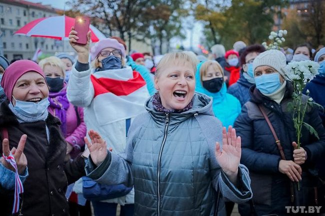 Многолюдный марш пенсионеров и медиков прошел в Минске 22