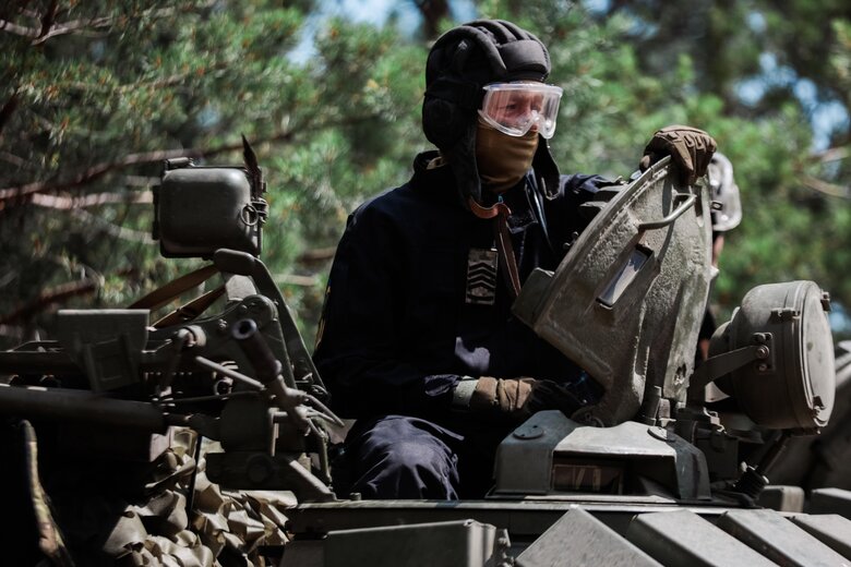 Залужный поблагодарил Польшу и Чехию за переданные Украине танки: Благодаря им боремся с общим многовековым врагом 02