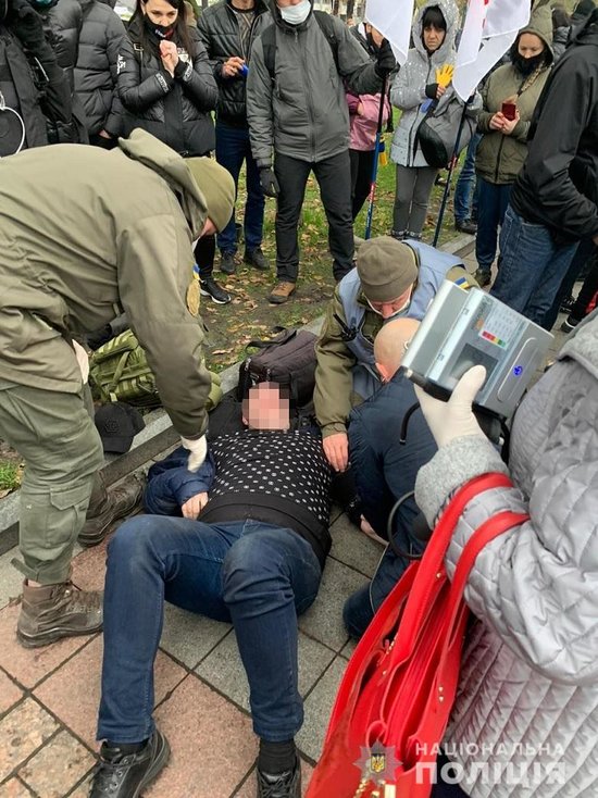 Полиция из-за массовых акций усилила меры безопасности в центре Киева 01