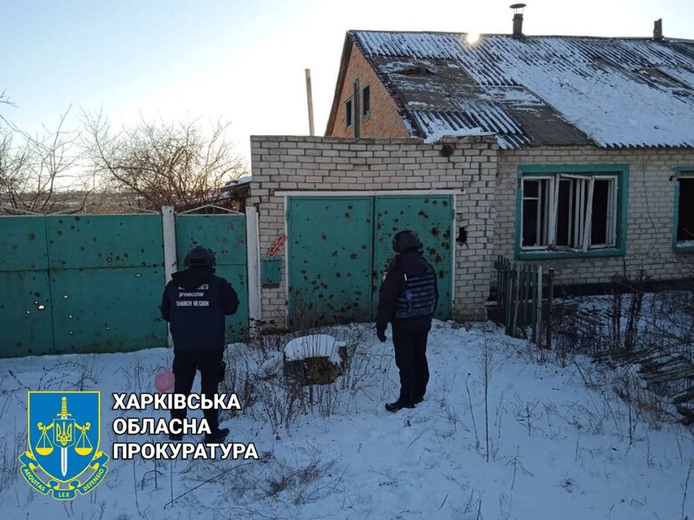 В результате обстрела оккупантами с. Вильховатка на Харьковщине повреждены дома, здания агропредприятия и сельхозтехника 06