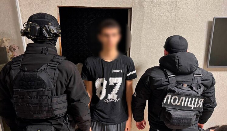 Пугали судом и блокировкой пенсий: разоблачены колл-центры, заставлявшие пенсионеров платить за БАДы, - Нацполиция. ФОТОрепортаж