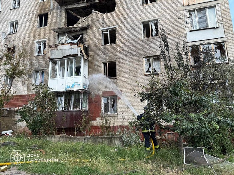 РФ вдарила по будинку в Ізюмі: загинула людина, є постраждалі