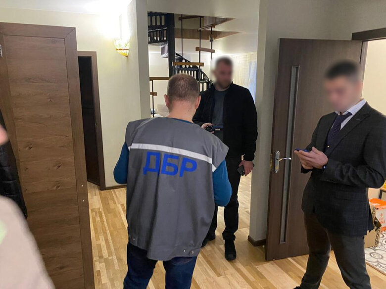 Правоохранители арестовали имущество концерна, поставлявшего запчасти для военно-промышленного комплекса России и Беларуси 04