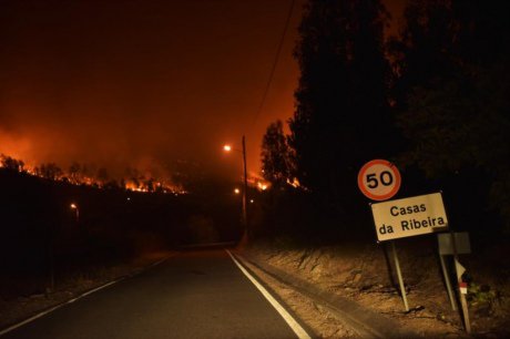 Пожары охватили центральную часть Португалии, местные жители эвакуированы, - МИД Украины 01