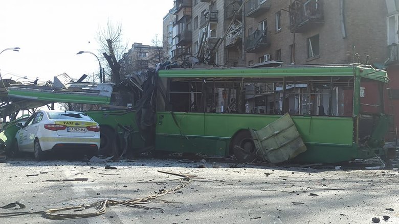 Наслідки падіння збитої російської крилатої ракети на Куренівку в Києві 08 Наслідки падіння збитої російської крилатої ракети на Куренівку в Києві 08