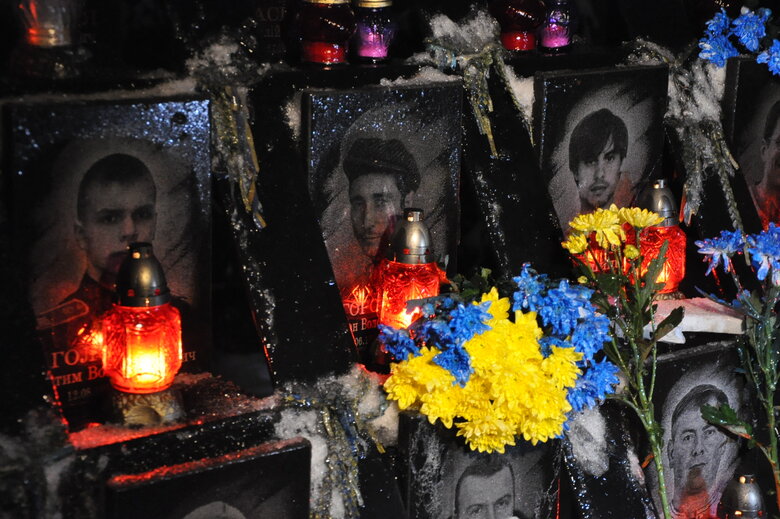 День Гідності та Свободи: у центрі Києва вшанували пам’ять Героїв Небесної Сотні 11