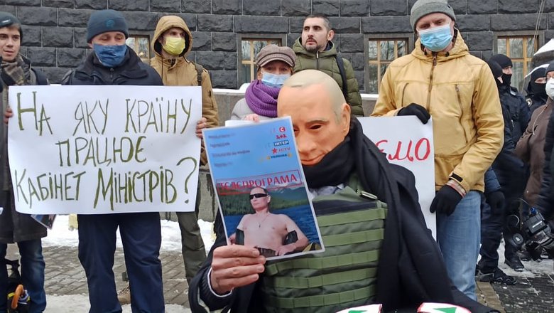 На яку країну працює Кабмін?: активісти пікетували уряд з вимогою забезпечити дотримання закону про мову на телебаченні 07