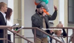 окупант виступає у російській школі