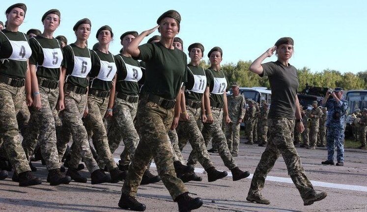 Появился официальный приказ об отсрочке военного учета женщин