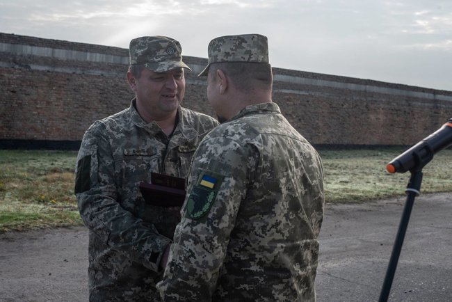 Командиру 1-го батальона 93-й ОМБр Дмитруку вручили орден Богдана Хмельницкого II степени 04