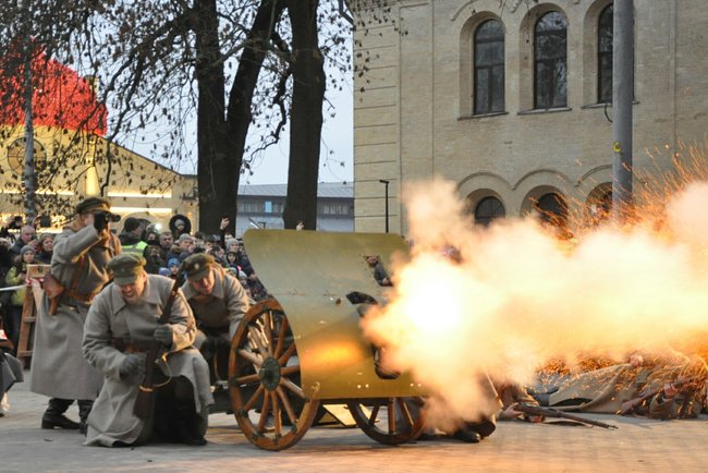 У Києві відбулася історична реконструкція бою за завод Арсенал між військами УНР і більшовиками 18