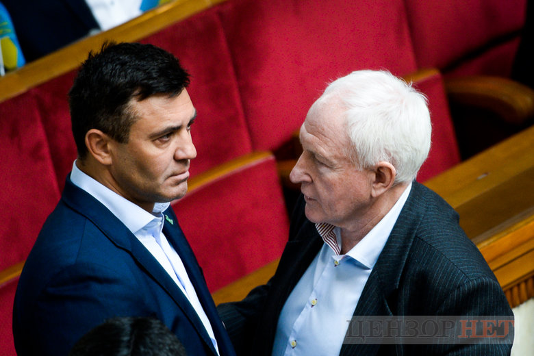 Рассказ Культенко Новинскому, Трухину и Кузьминых, приглашение Бондарь на вечеринку при свечах и сообщение Котик, дай деньги Васильеву, - работа ВР 22 февраля 43