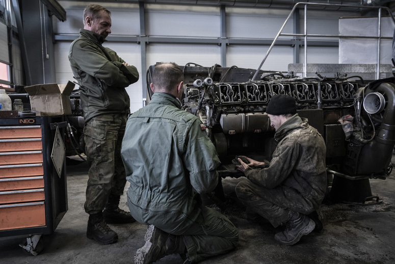 Українські танкісти пройшли у Польщі курс навчання на танках Leopard 01