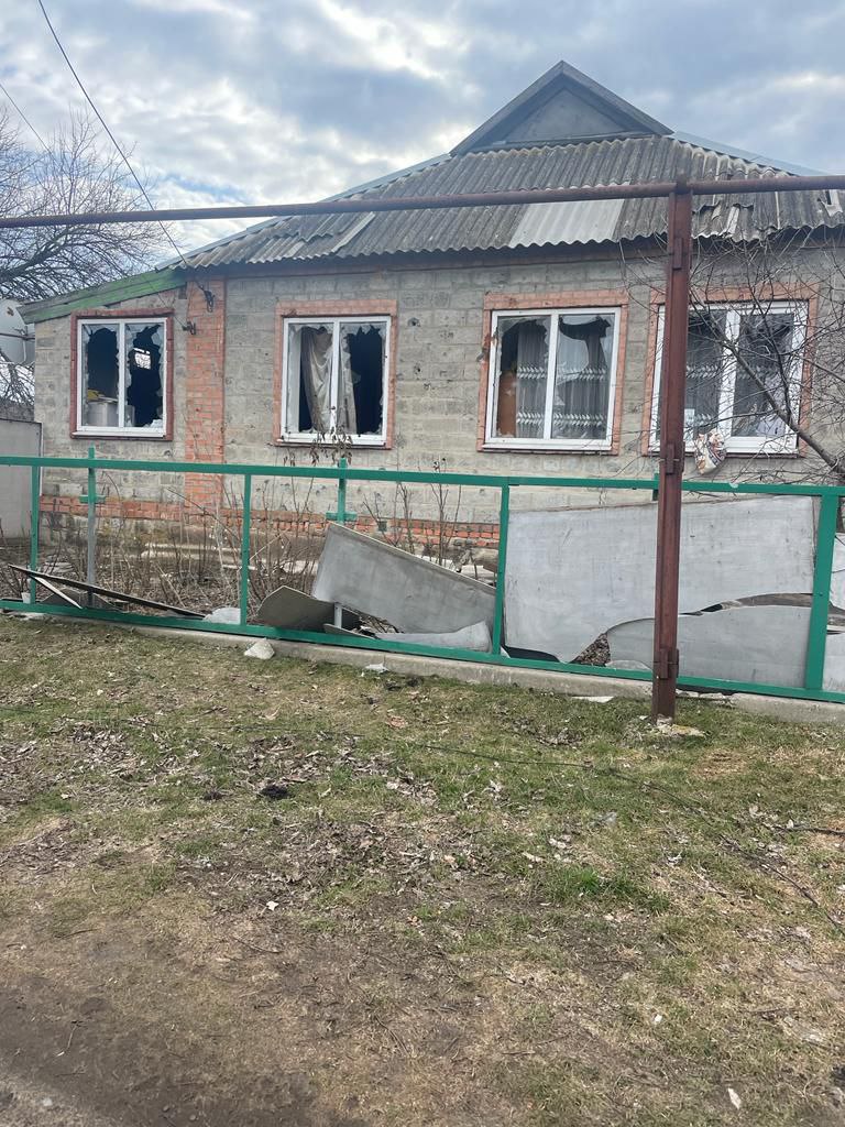 Доба на Донеччині: обстріли Костянтинівки касетними боєприпасами, у Курахівській громаді пошкоджено будівлю колонії, - ОВА 07