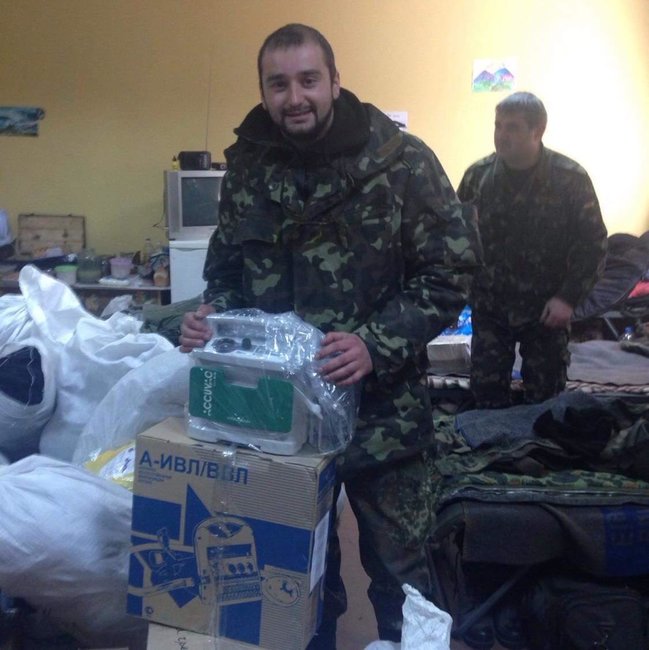 Відомий волонтер, водій-санітар 54 ОРБ Вікторія Шинкаренко: Перші три тепловізори ми передавали на Савур-Могилу. І після чергового штурму нам передзвонили і сказали, що хлопці з ним спали в обіймах, бо вони досі не бачили такого обладнання - це дуже надихало 04