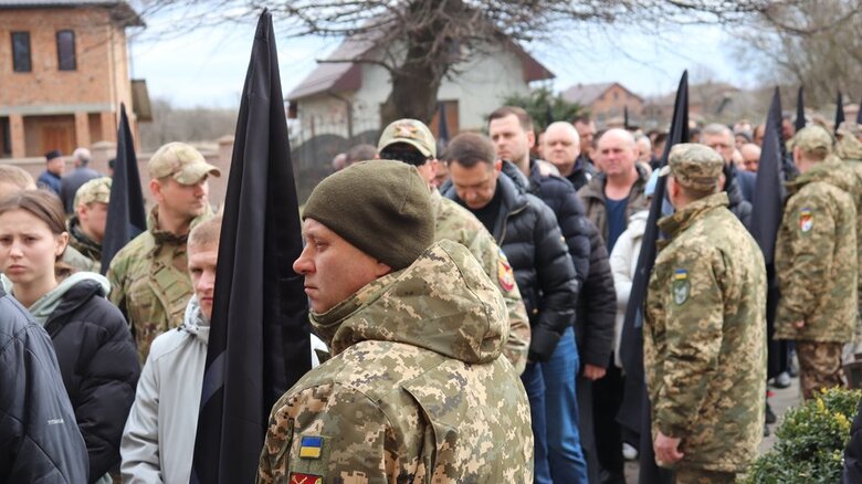З легендарним комбатом Дмитром Коцюбайлом (Да Вінчі) попрощалися на Івано-Франківщині 02
