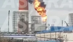 У Росії горить Оренбурзький газопереробний завод: відео пожежі
