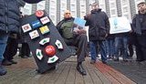 "На какую страну работает Кабмин?": активисты пикетировали правительство с требованием обеспечить соблюдение закона о языке на телевидении. ВИДЕО+ФОТОрепортаж