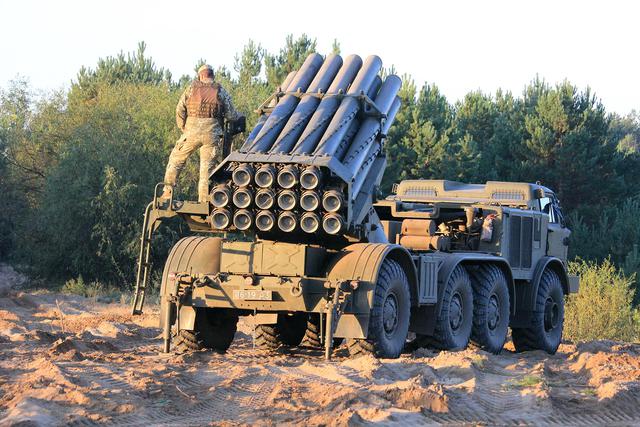 Артилеристи провели на Чернігівщині бойові стрільби 01 Артилеристи провели на Чернігівщині бойові стрільби 01